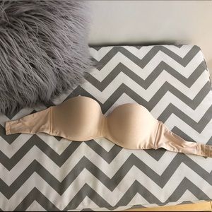 NUDE-STRAPLESS VICTORIES SECRET PUSH UP BRA 34DD